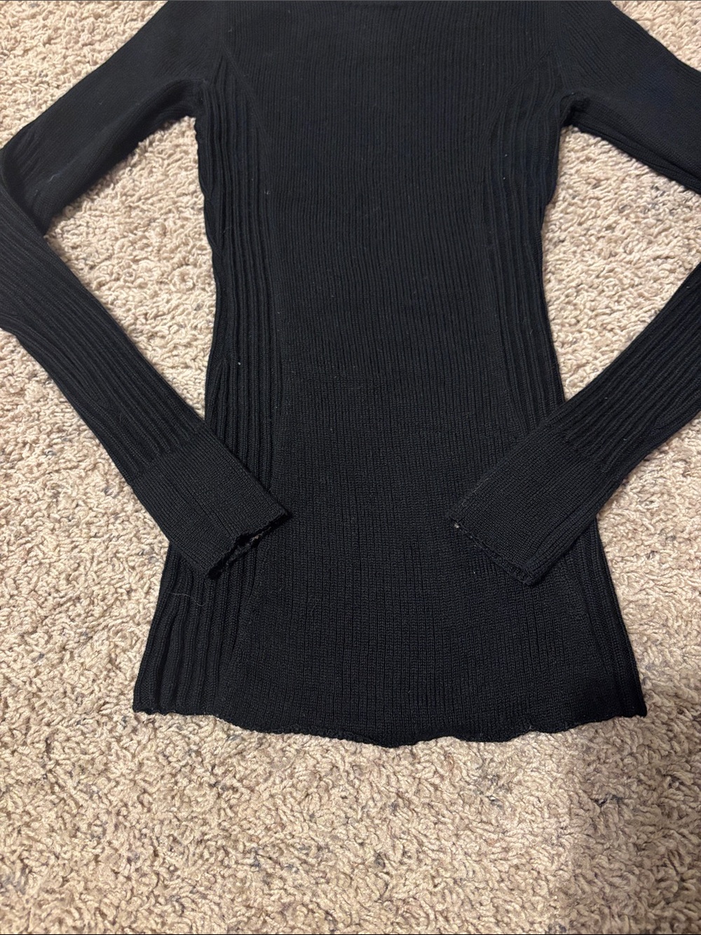 Lululemon black sweater
Size 4 - Picture 4 of 7